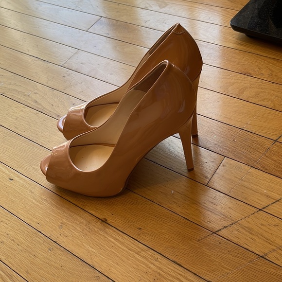 Brand new never worn size 10 guess shoes - Picture 2 of 3